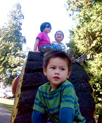 kids_in_playground Quality kid time with a new friend